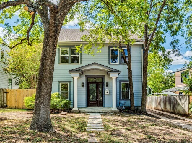 Building Photo - 819 Harris Ave