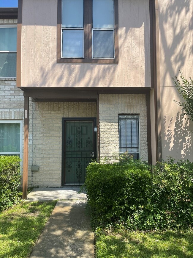 Building Photo - 12400 Brookglade Cir