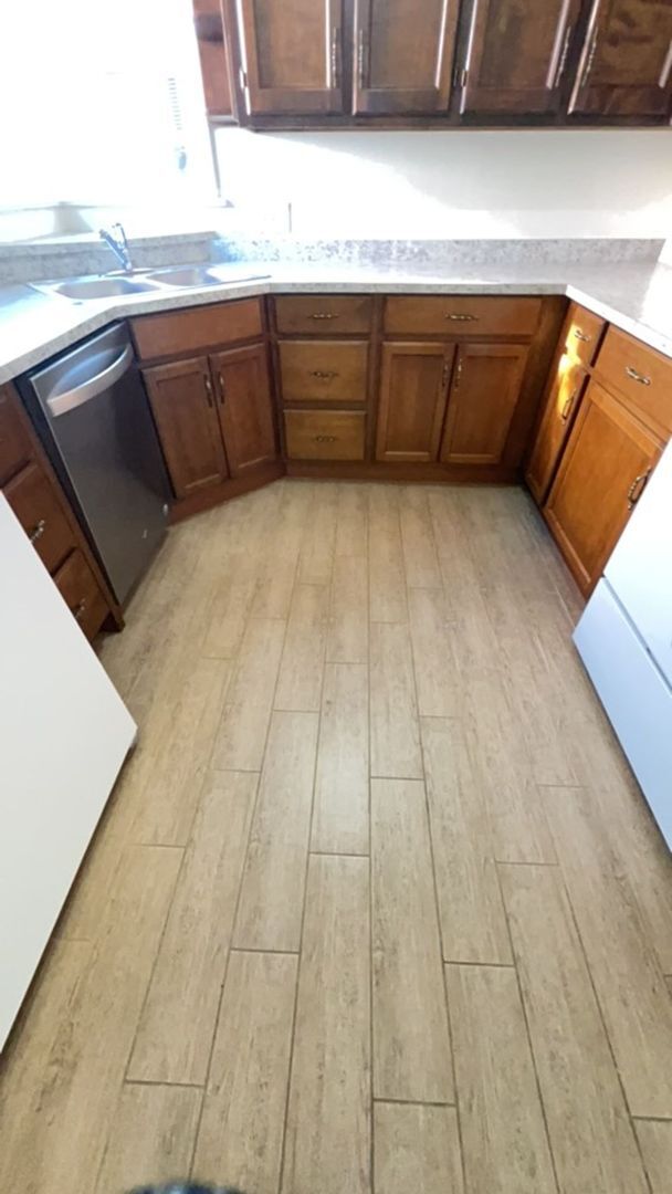 Foto del edificio - 2BD/1BATH - NORTHWEST GARAGE, LANDSCAPED YARD & WASHER/DRYER HOOKUP