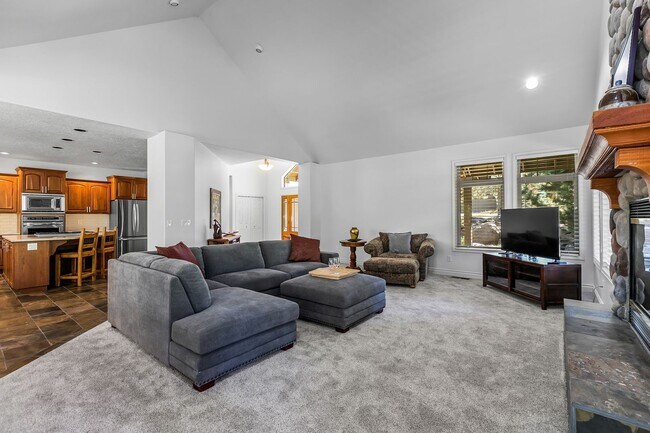 Foto del edificio - Single Level Gorgeous Awbrey Glen home!