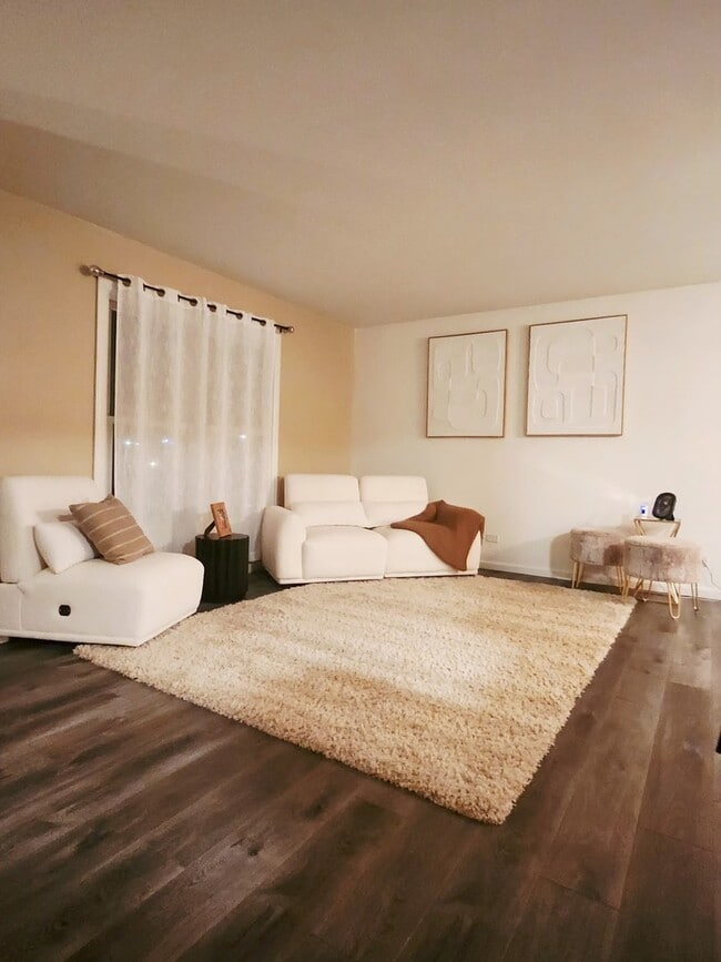 Foto del edificio - 264 Lincoln Dr