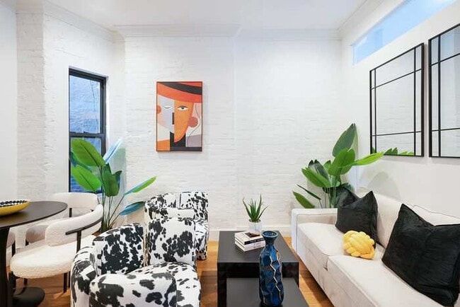 Building Photo - 1288-5FS  New Renovated 2 Bedrooms in UES