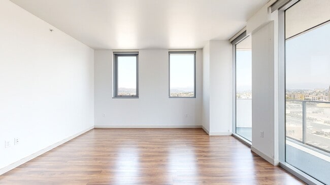 Interior Photo - 3033 Wilshire