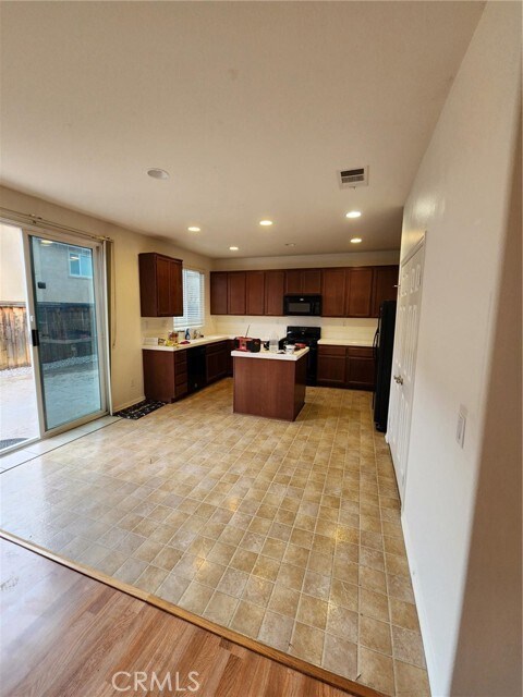Building Photo - 16512 Badalona St