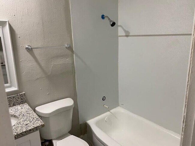 Foto del edificio - 2150 Inwood Terrace