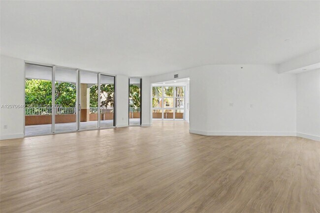 Foto del edificio - 731 Crandon Blvd