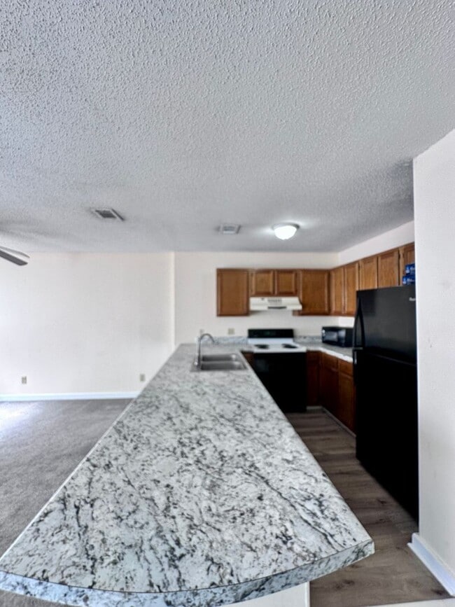 Foto del edificio - Walk to the Beach from this Ground Floor 1...
