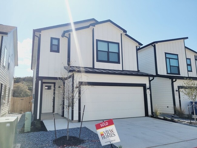 Building Photo - Beautiful SFH Available For Rent! Located ...