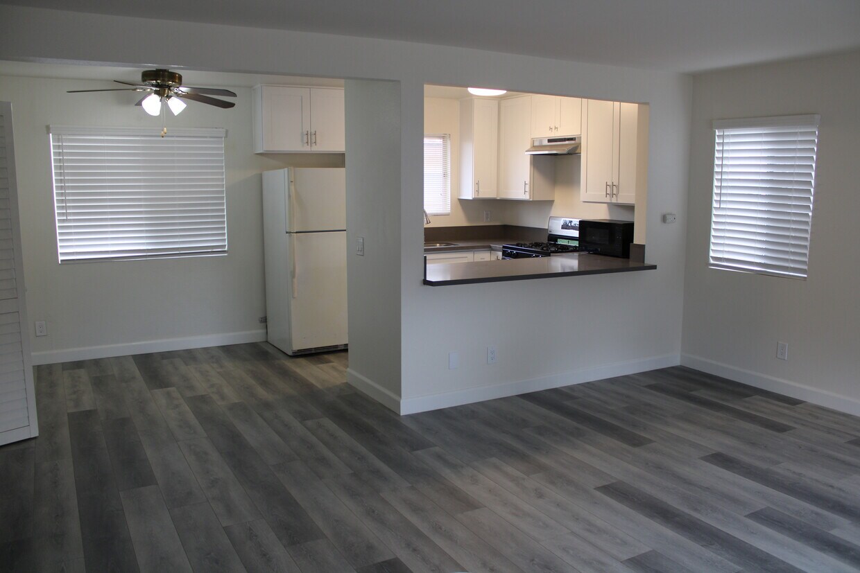 Foto principal - 18406 Roslin Ave
