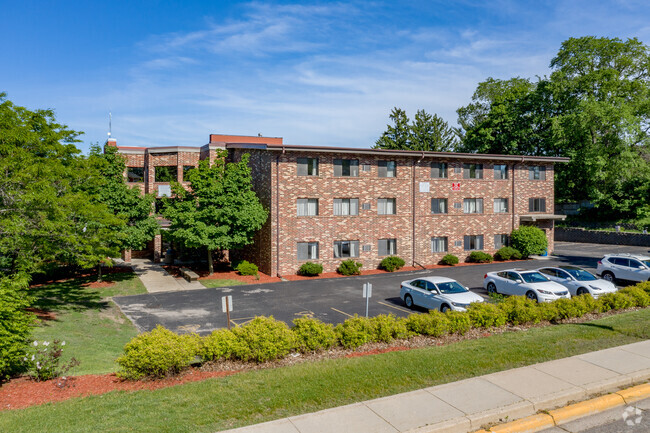 Primary Photo - Regent-West Apartments