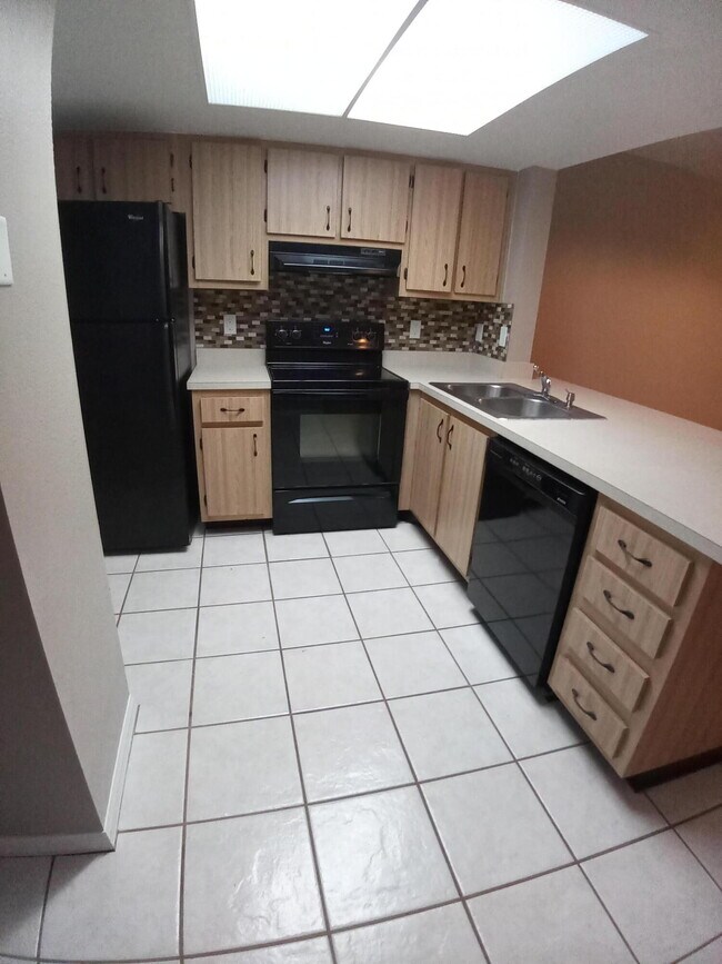 Building Photo - 1606 University Ln