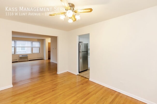 Building Photo - 1318 W Lunt Ave