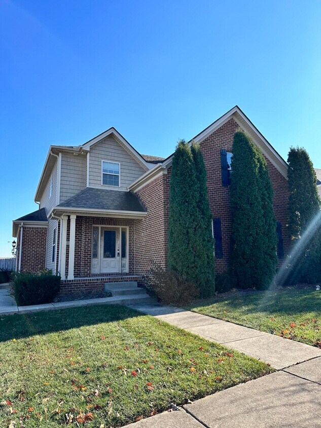 Foto principal - 2322 Patchen Wilkes Dr
