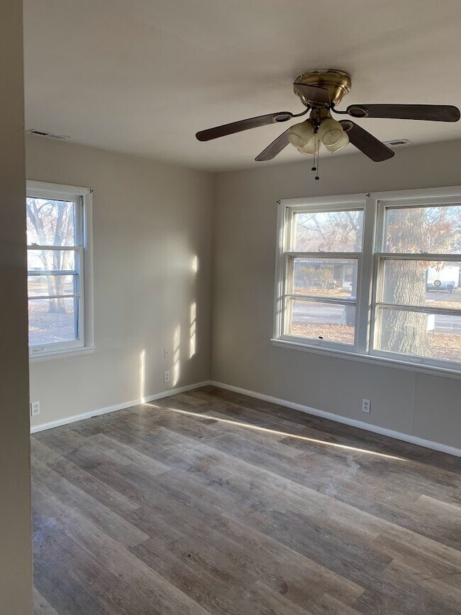 Building Photo - 3401 SE Ohio Ave