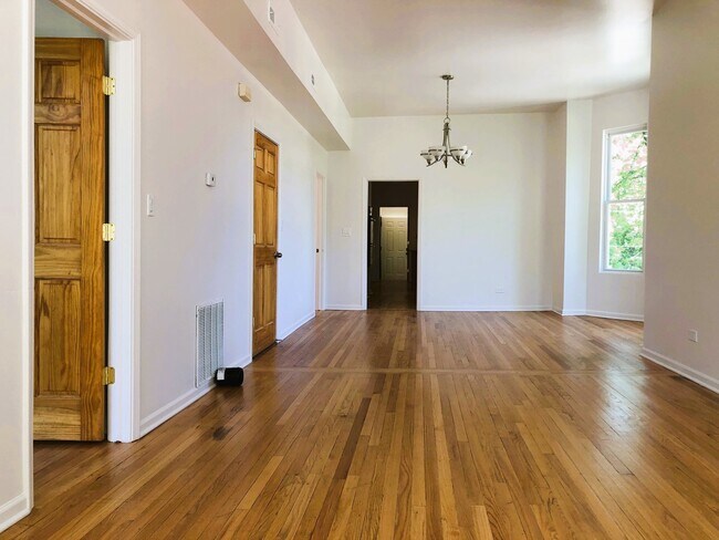 Foto del edificio - 856 N Lawndale Ave