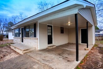 Building Photo - 920 Healy St