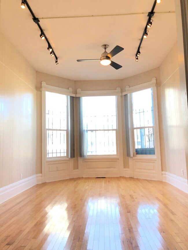 Building Photo - 01726