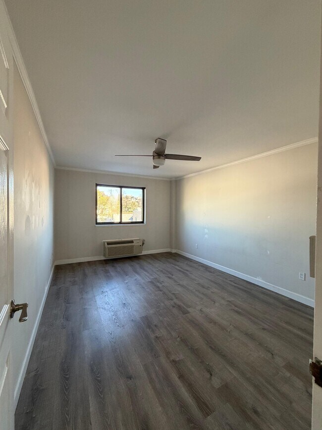 Bedroom - 3900 Liberty Ave