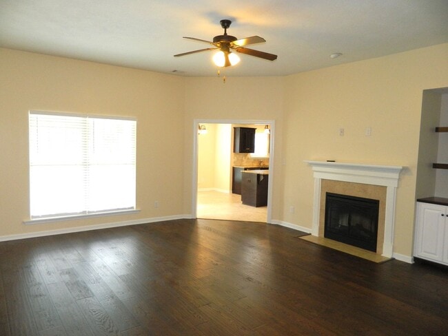 Building Photo - 498 Sebastian Dr