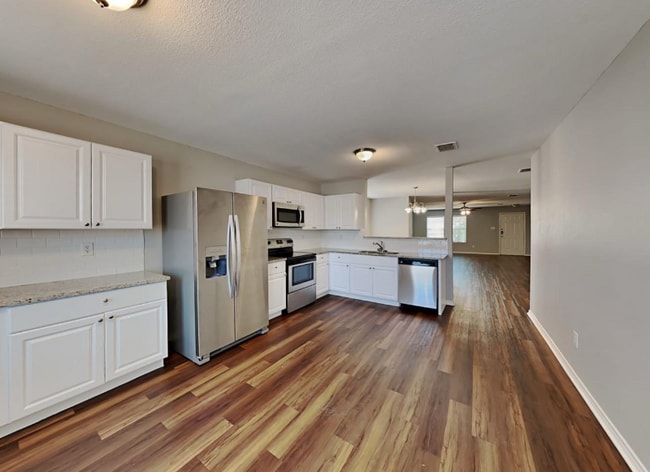 Building Photo - 8445 New Castleton Ln