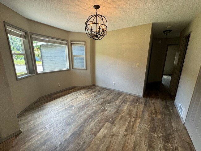 Building Photo - Updated 3 bedroom house
