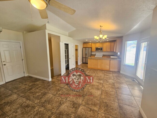 Foto del edificio - 3 Bed 2 Bath Home in a Herriman