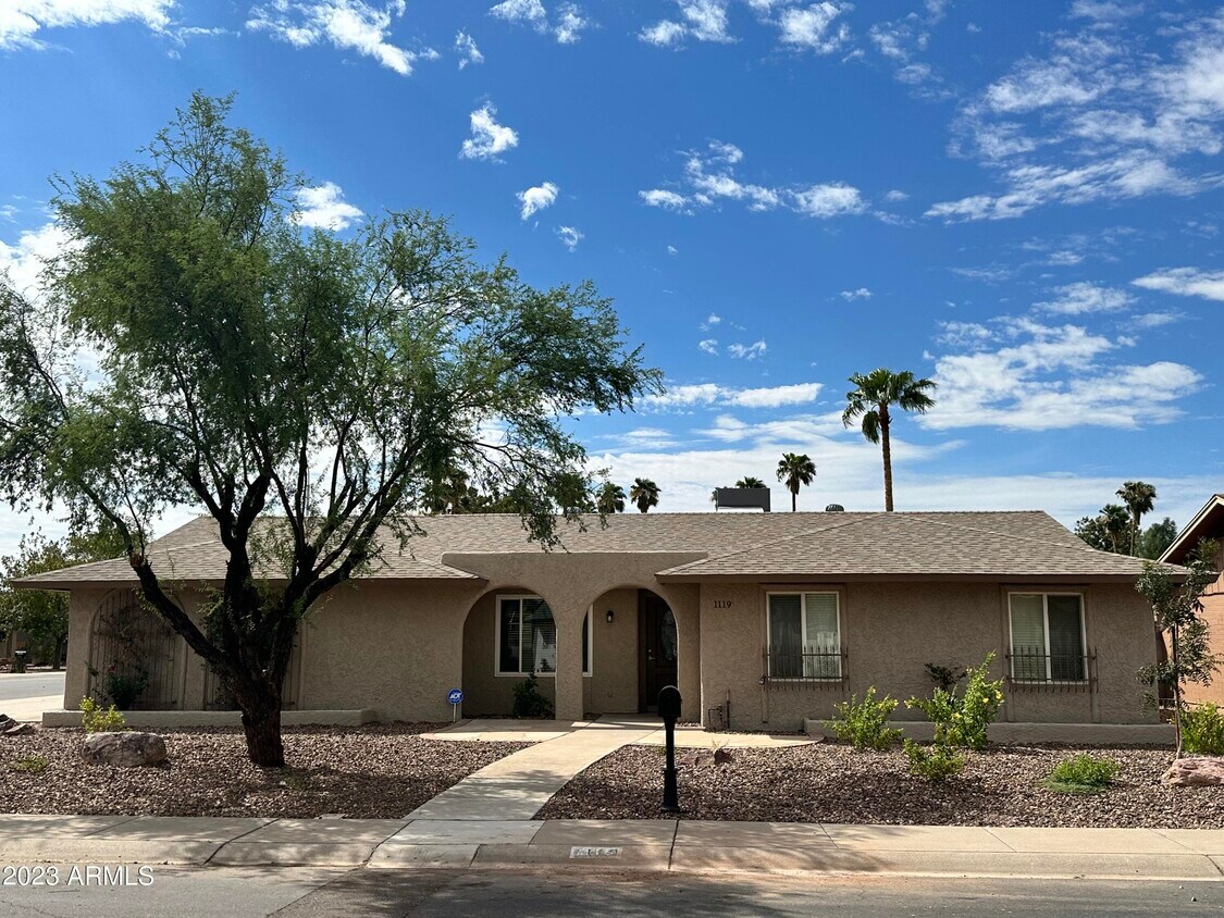 Foto principal - 1119 W Dublin St