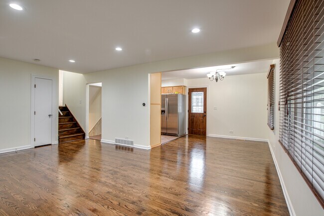 Foto del edificio - 241 W Edward St