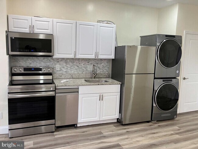 Building Photo - 808 S 49th St