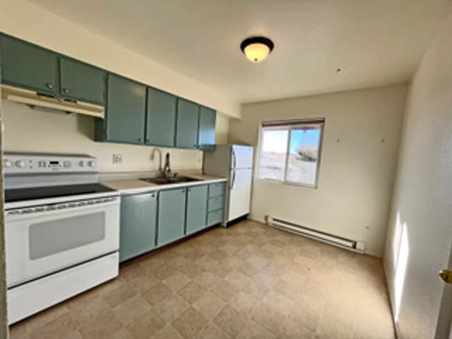 Building Photo - 2bed 1bath duplex with fenced yard