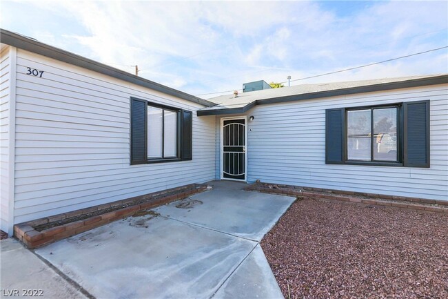 Building Photo - 307 Regina Way