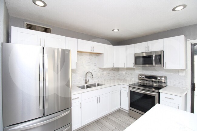 Photo - 5334 W Mauna Loa Ln House