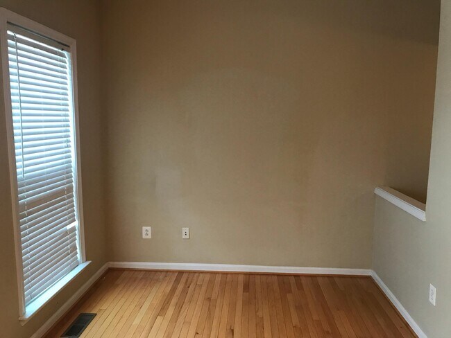 Building Photo - 11422 Grandview Ave