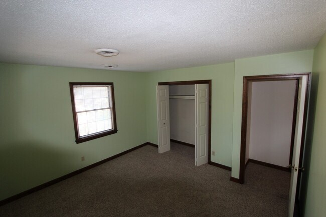 Foto del edificio - Hayes 2 story Powhatan Chimney