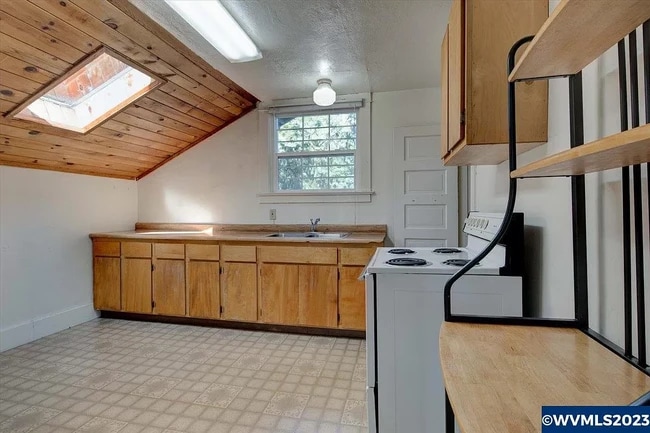 kitchen - 624 NW 11th St