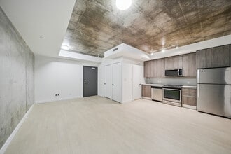 Building Photo - 246 Logan Ave