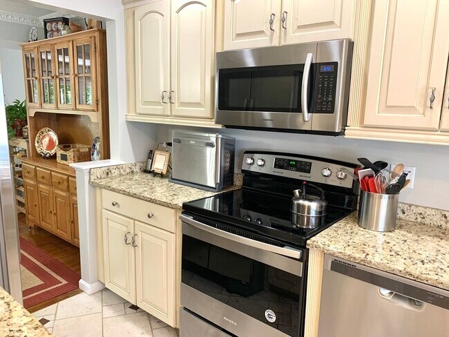 Foto del edificio - 2104 Pheasant Creek Ln