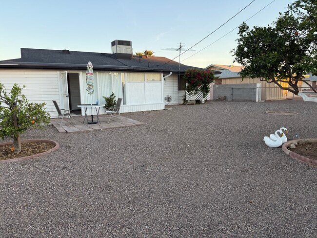 Building Photo - 10607 W El Rancho Dr