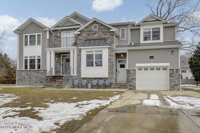 Foto del edificio - 475 Monmouth Pl