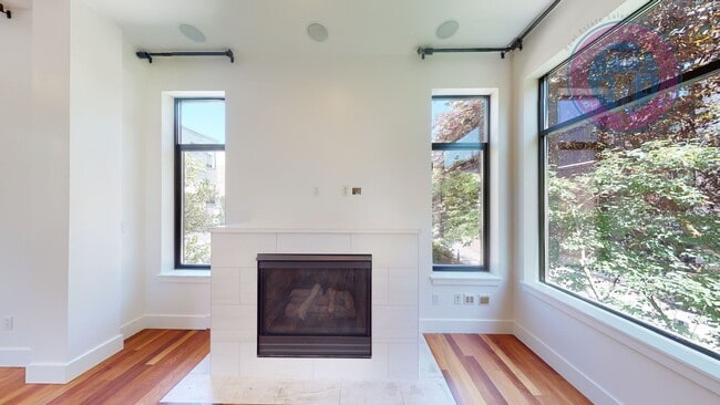 Building Photo - Riverfront Location, Luxury Townhome - End Corner Unit, Two En-Suites, Attached Garage