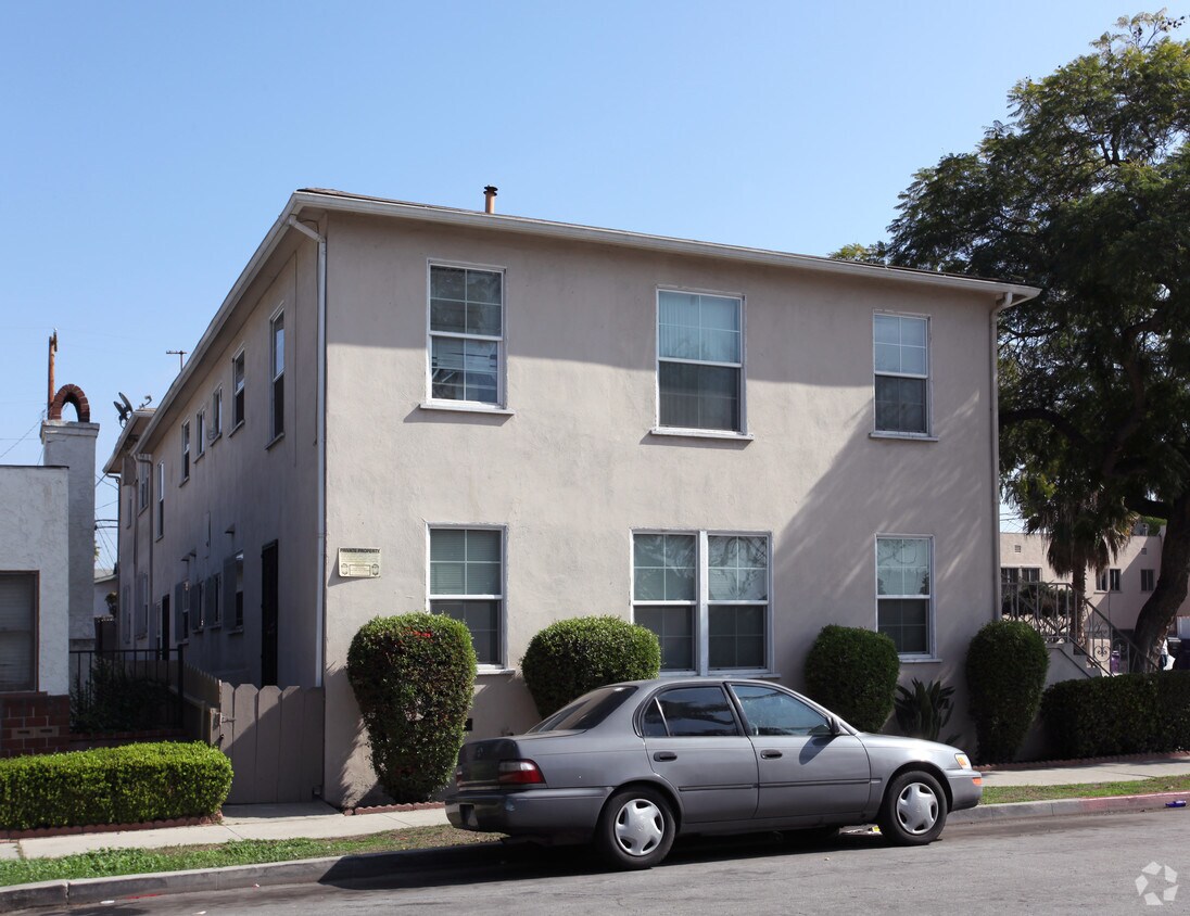 Building Photo - 135 E 23rd St