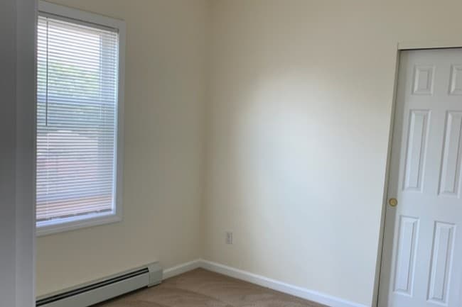 Middle Bedroom - 480 Grattan St