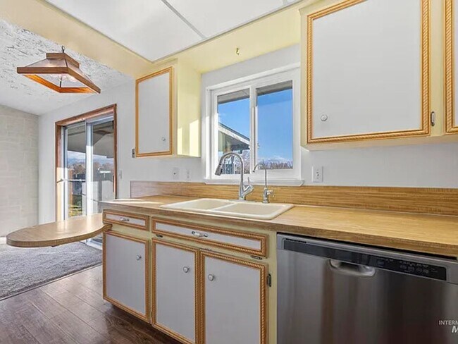 Foto del edificio - 80 S Heather Dr