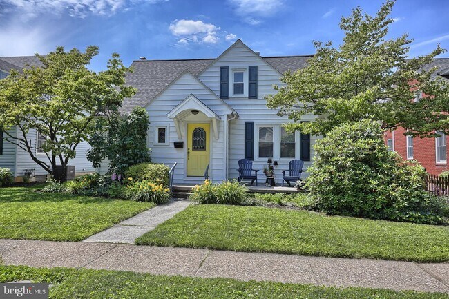 Building Photo - 207 Maple Ave