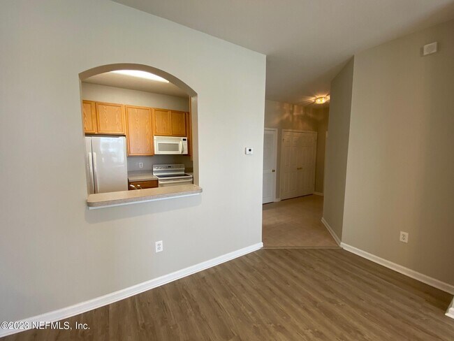 Building Photo - 7990 Baymeadows Cir E