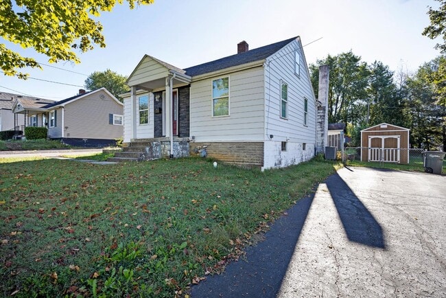 Building Photo - 211 N Mantle Ave
