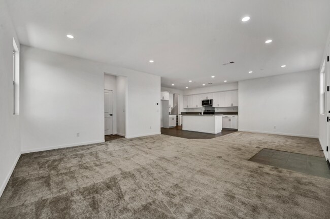 Building Photo - 4321 S Cantos Paseo