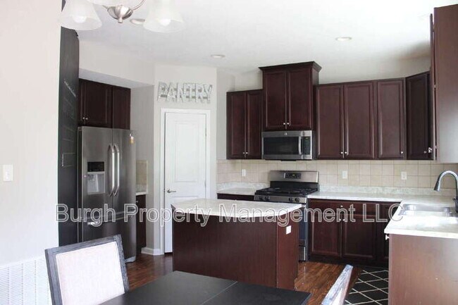 Foto del edificio - 331 Greene Dr