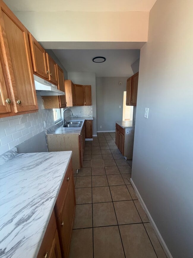 Building Photo - Nice and spacious 3 Bedroom 1 Bath House in Calumet City, IL MUST SEE