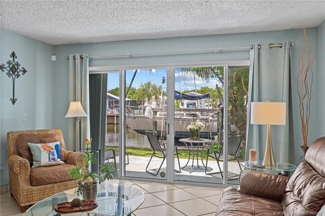Building Photo - 96 Aqua Ra Dr